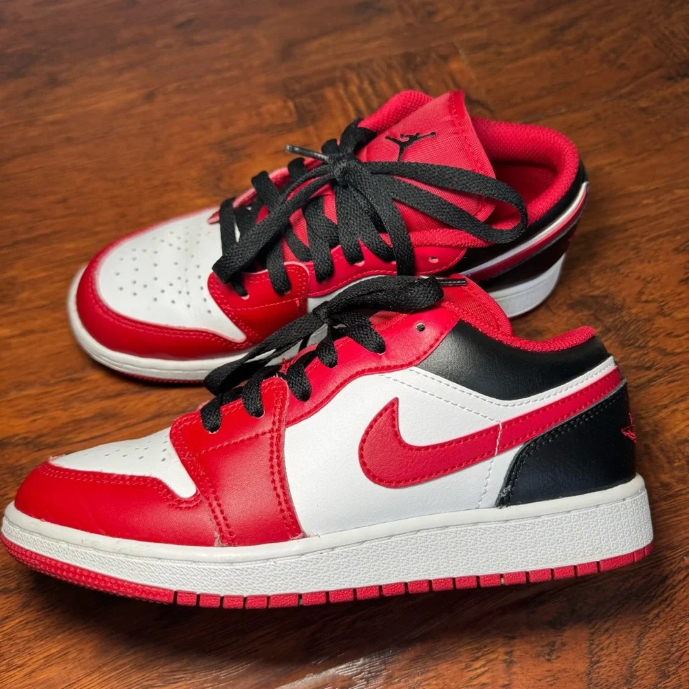 Nike Air Jordan 1 Low‎ 553560-163 Boys Sneakers Red White Black Size 4.5Y